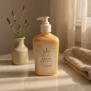 Crema hidratante corporal a base de hierbas Hempz Glow Getter - brillo de vainilla y bergamota - 17 OZ - Imagen 1 de 3