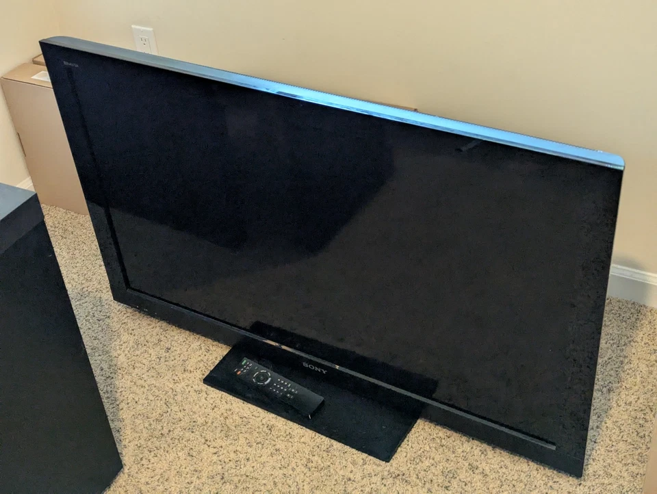 Sony Bravia KDL-46EX501 46" 1080p HD LCD TV. Dumb TV (no Smart features) - Image 1 of 3