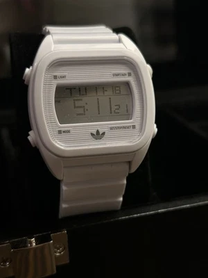 Adidas Originales Blanco Reloj Digital Logo Trifolio - Batería Nueva, ¡Impresionante Luz! Foto 1 de 4