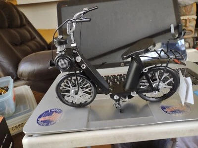 METAL MOTORIZED BIKE DECOR FIGURINE NEW - Image 1 of 4