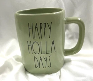 TAZA DE CERÁMICA MAGENTA RAE DUNN verde HAPPY HOLLA DAYS NUEVA - Imagen 1 de 3