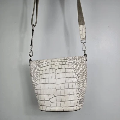 Bandolera Bolso Cubo Claudia Firenze Cuero Cocodrilo Repujado. Defectos Foto 1 de 4