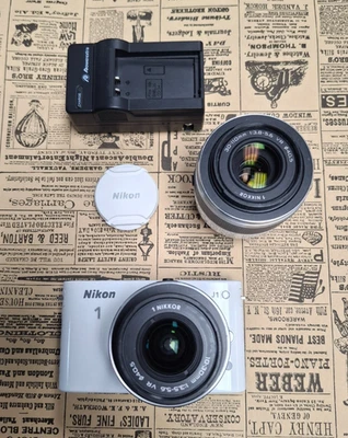 Cámara digital Nikon 1 J1 con lente de 10-30 mm y 30-110 mm con batería y cargador Foto 1 de 4