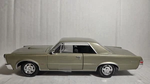 NEW! Johnny Lightning Muscle Cars, 1965 Pontiac GTO, 1:24 Diecast - Picture 1 of 11