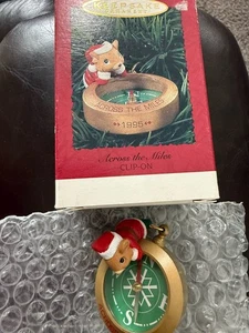 1995 Hallmark Across The Miles Mouse & Compass Clip-on Christmas Ornament - Picture 1 of 6