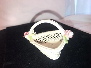 Miniature Capodimonte VTG White Lattice Woven Porcelain Basket with Roses ITALY - Picture 1 of 12