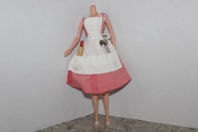 Barbie-Q Barbacoa #962 Vintage Mattel Años 60 Vestido Rosa Blanco Delantal Utensilios **EDICIONES* Foto 1 de 4