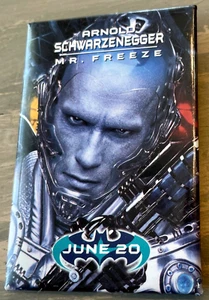 VTG WARNER BROS. 1997 Arnold Schwarzenegger Mr. Freeze Batman Movie Promo Pin - Picture 1 of 3