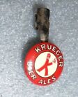 Pin clip de poche celluloïd publicité bière Kruger rouge K 