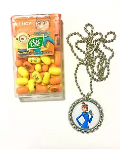 ONE MINION LUCY mit Tic Tac Süßigkeiten & flacher Flaschenverschluss HALSKETTE! Partygeschenk! - Bild 1 von 1