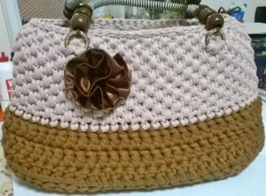 BORSA IN FETTUCCIA DI COTONE IN DUE COLORI MANICO IN LEGNO E VIMINI - Foto 1 di 3