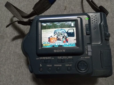 Цифровая фотокамера Sony FD Mavica MVC-FD100 1,2 Мп. 3 бат, зарядное устройство, карта памяти. - Изображение 1 из 4