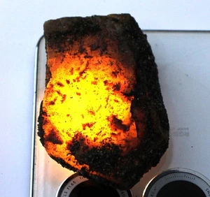 Pietra preziosa zaffiro giallo naturale 212,40 carati grezza T20650 grado di investimento - Foto 1 di 8