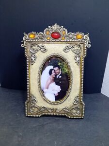 ❤️Ornate Picture Frame Heavy Resin Silver Tone  Design  Table  Small Chip At Top