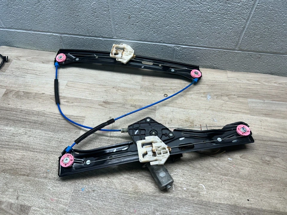BMW 328I 335I F30 OEM FRONT LEFT DRIVER SIDE WINDOW REGULATOR MOTOR - Image 1 of 4