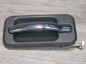 2006 HUMMER H2 FRONT RIGHT PASSENGER SIDE DOOR EXTERIOR HANDLE 10360326 - Picture 1 of 12