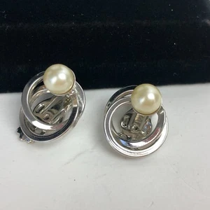 Vintage Faux Pearl Double Hoop Interlocking Clip On Earrings - Picture 1 of 4