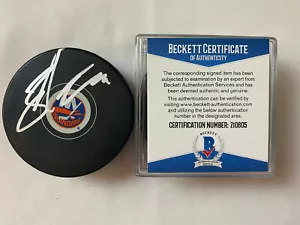 JOHN TAVARES SIGNED NEW YORK ISLANDERS PUCK BECKETT BAS COA Z10605 - Picture 1 of 2