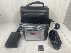 Canon Mini DV ZR85 Camcorder with Bag, Charger, and SD Card - Tested - Picture 1 of 9