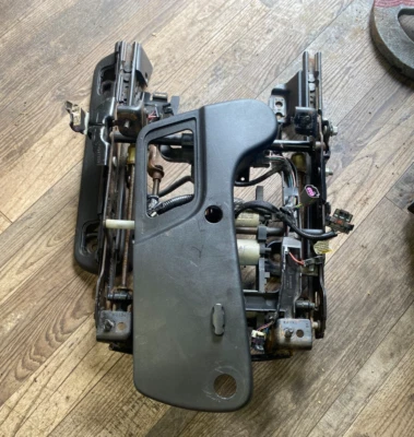 07 08 09 10 11 12 13 14 Tahoe silverado GMC Yukon 6 Way Power Seat Track Right - Image 1 of 4