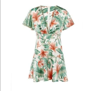 Women’s Leaf Print Deep V-Neck Romper with Ruffled Cap Sleeves. Size Small NWT - Picture 1 of 16