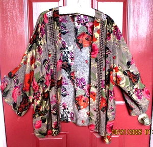 Weiche Umrandung oben offen Wickel GROß hell Blumen Piercing Dekor 3/4 Ärmel A+ - Bild 1 von 6