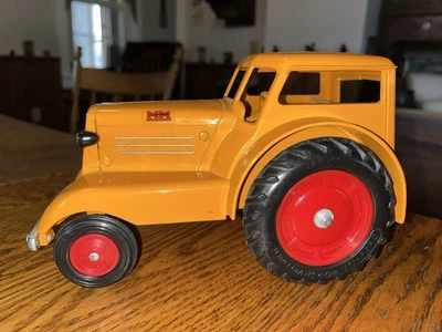 Vintage JLE 1:16 Scale Model 1938 Minneapolis Moline UDLX Comfort Tractor, 1984 - Image 1 of 4