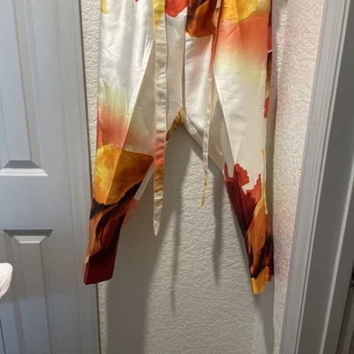 Hermosos Pantalones al Tobillo Coloridos con Bolsillos Hechos por Mesmerize Foto 1 de 4