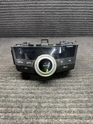 Toyota Prius V 2014 control de clima calefacción aire acondicionado panel de aire acondicionado OEM N0451 BC Foto 1 de 4