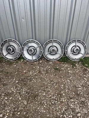 Tapacubos Chevrolet Impala SS 1964 Foto 1 de 4