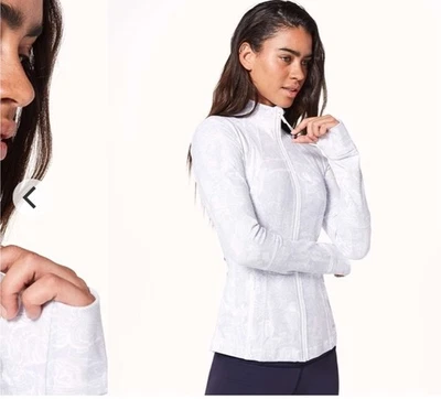 Chaqueta Lululemon DEFINE Eternal Wave gris y blanco - talla 8 EXCELENTE ESTADO Foto 1 de 4