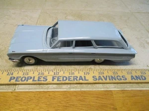 Modellino station wagon Ford Galaxy Country berlina 1960 concessionario promo auto vintage blu - Foto 1 di 7