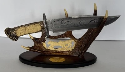 Деревянная демонстрационная стойка с ручкой из рогов с гравировкой волка длина 15 дюймов - Изображение 1 из 4