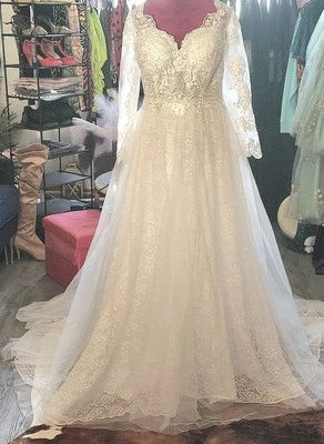 Beautiful Wedding Gown - Image 1 of 4