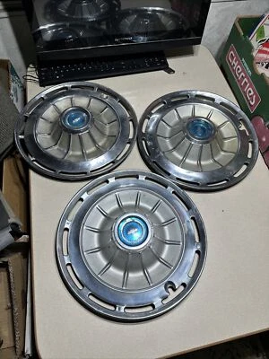 Tapacubos originales Ford Falcon Fairlane 1967 de lujo cubiertas de rueda Foto 1 de 4