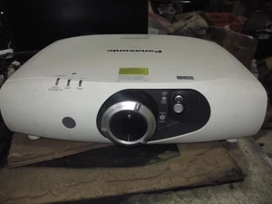 Proyector láser Panasonic PT-RW330U RW 330 WXGA DLP NUEVO - Imagen 1 de 5