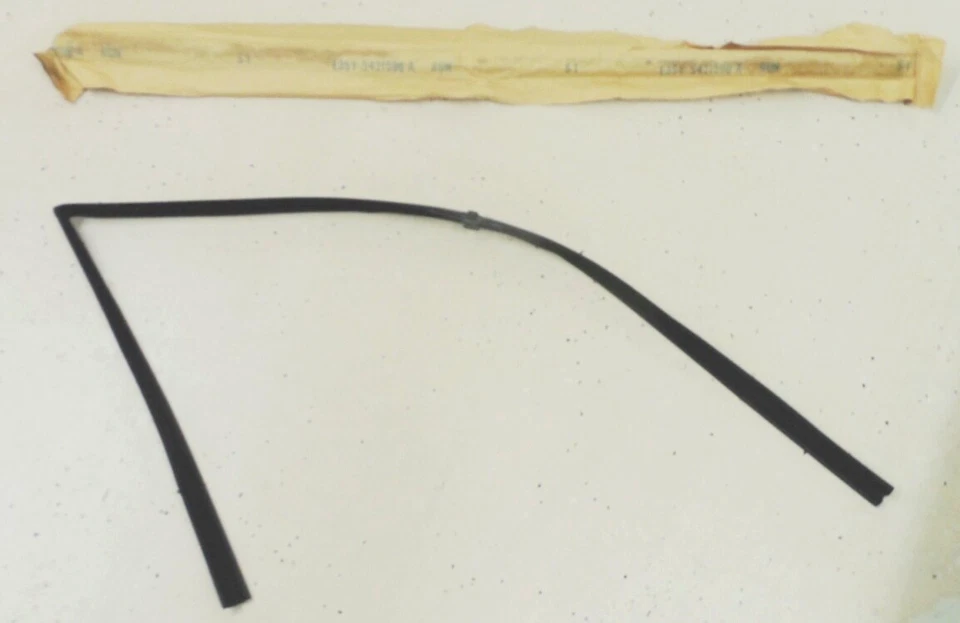 NOS 1982 1983  Lincoln Continental Window Door Run Weatherstrip E35Y-5421596A - Image 1 of 3