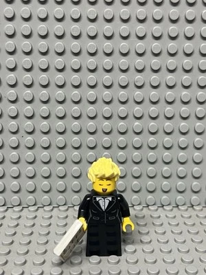 LEGO City Advent Calendar Choir Singer Minifigure - Image 1 of 4