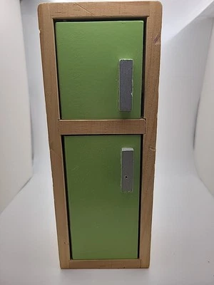 Armario refrigerador de madera de 2 puertas para casa de muñecas KidKraft 8,5 pulgadas se adapta a muñecas de 12 pulgadas Foto 1 de 4