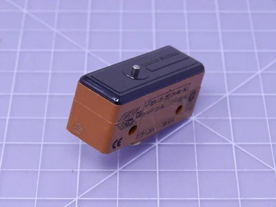 MICROINTERRUPTOR HONEYWELL YA-R83-D685 T114486 - Imagen 1 de 4