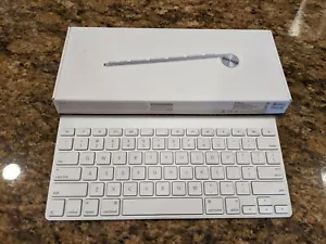 Apple WIRELESS BLUETOOTH Keyboard A1314 - Picture 1 of 8