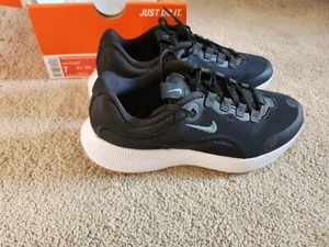 NEW Nike React Escape Run womens running shoes size 7 black white gum - Picture 1 of 11