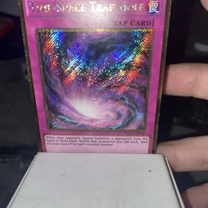 Time-Space Trap Hole PGL3-EN039 Premium Gold: Infinite Gold 1st Edition - Picture 1 of 3