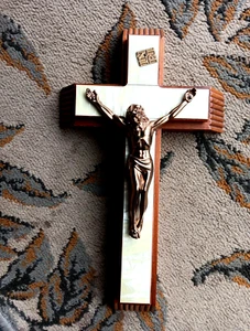 VINTAGE INRI JESUS HOLY CRUCIFIX CROSS Mother Pearl Holy Water Bottle CHRISTMAS - Picture 1 of 8