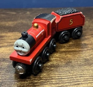 Thomas the Train James Tank Engine AND Tender Wooden Railway 2012 Friends - Imagen 1 de 7