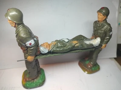 Camilladores y heridos J.H.Miller Foto 1 de 4