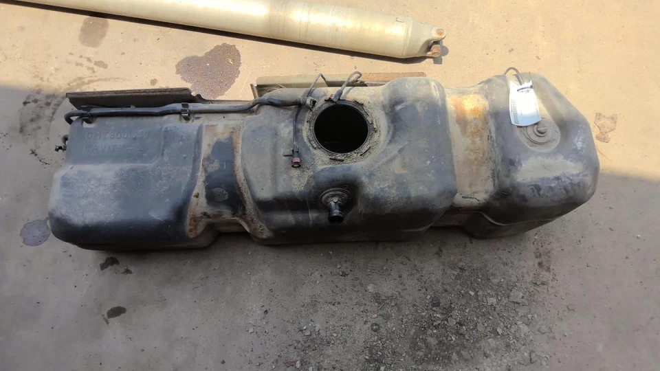 Used Fuel Tank fits: 2006 Chevrolet Silverado 1500 pickup classic style creased - Изображение 1 из 4