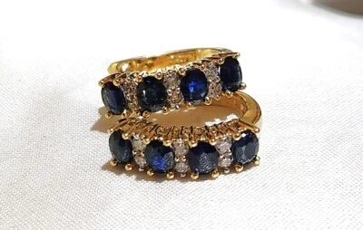 Elegantes brincos de argola J de ouro amarelo 14K azul safira escura espinélio e diamante - Imagem 1 de 4