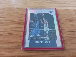 2015 NBA Hoops Omer Asik /299 - Bild 1 von 2