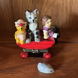 Bär Katze und Puppe im roten Wagen mit Maus Schmuckkästchen Keramik - Bild 1 von 6